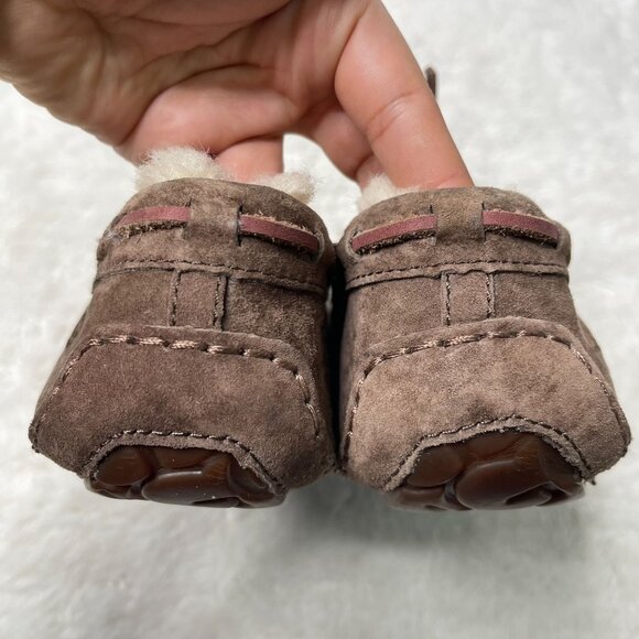 UGG #5612 Women's Brown Dakota Lace Up Moccasin Slippers Shoes Size 6 US - Picture 12 of 13